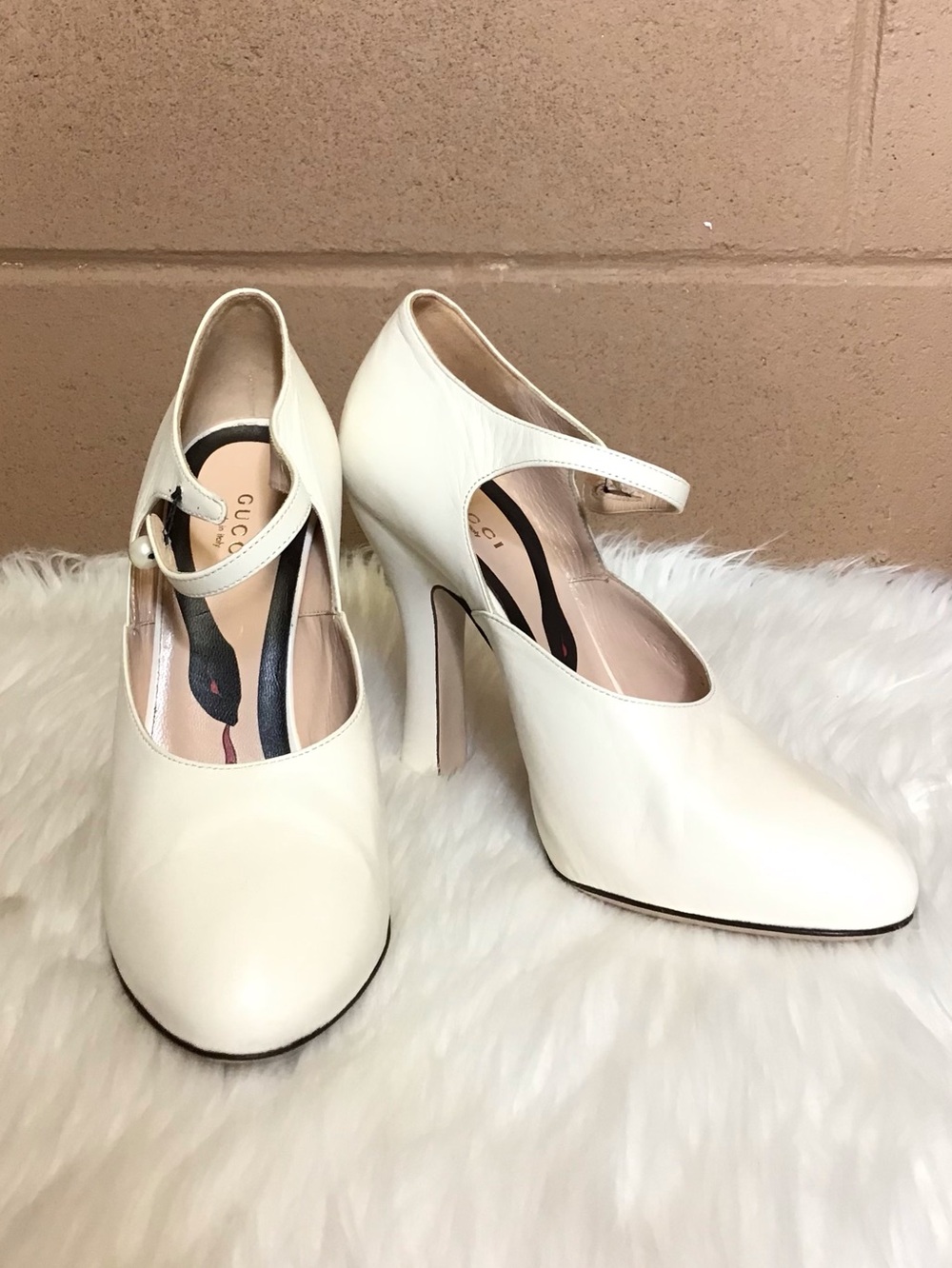 Gucci  US 8.5 (38.5)